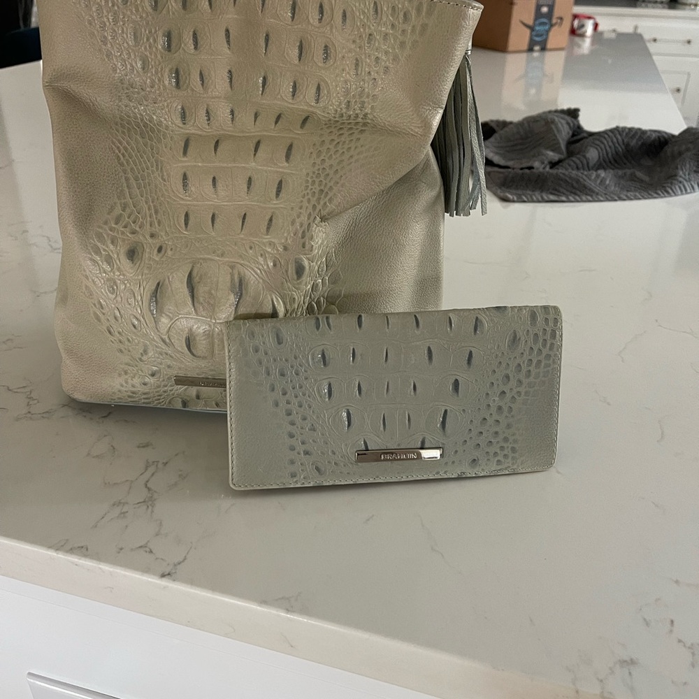SOLD Brahmin Amelia Medium Crossbody Bucket Bag in Seafoam Green - Picture 4 of 9